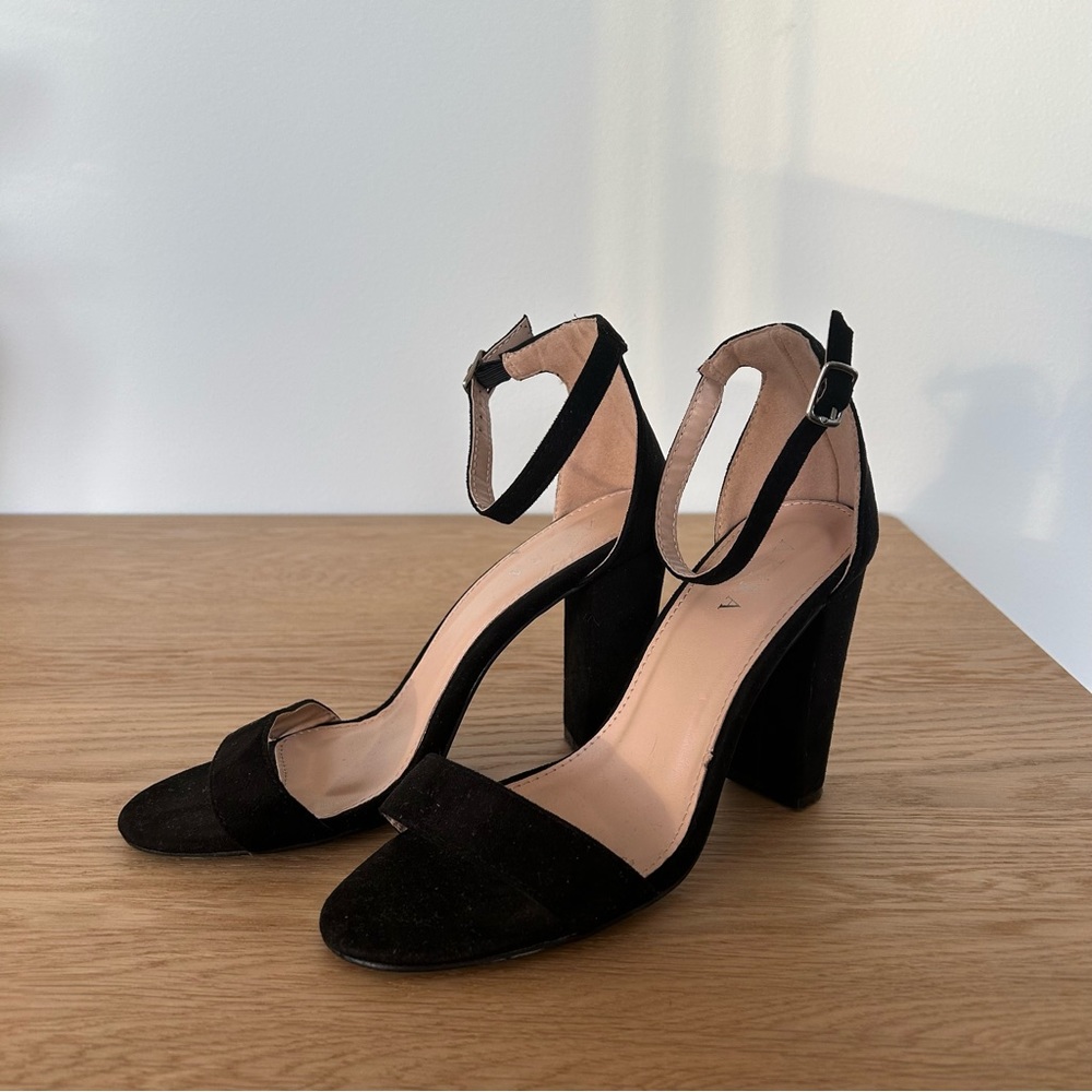 Akira Heels
